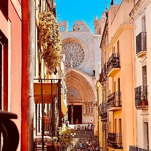 https://encantador-apartamento-con-vistas-a-la-catedral.catalonia-hotels.com